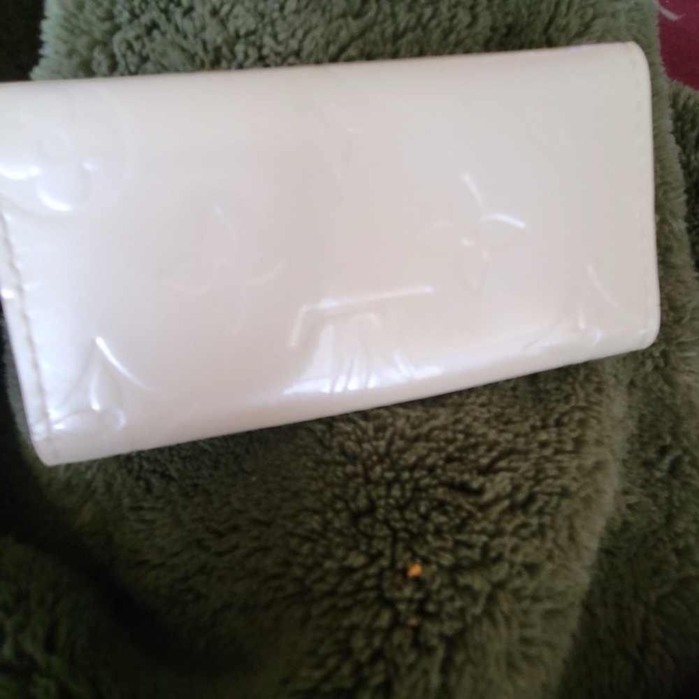 Louis Vuitton White Leather Card Holder - Picture 6 of 7